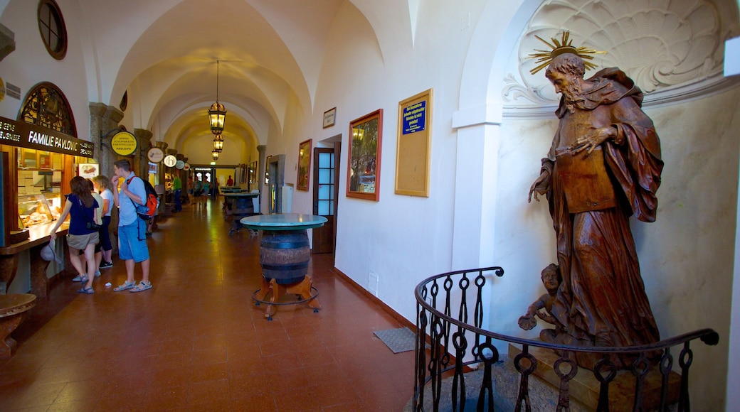 Augustinerbryggeriet presenterar en staty eller skulptur och interiörer