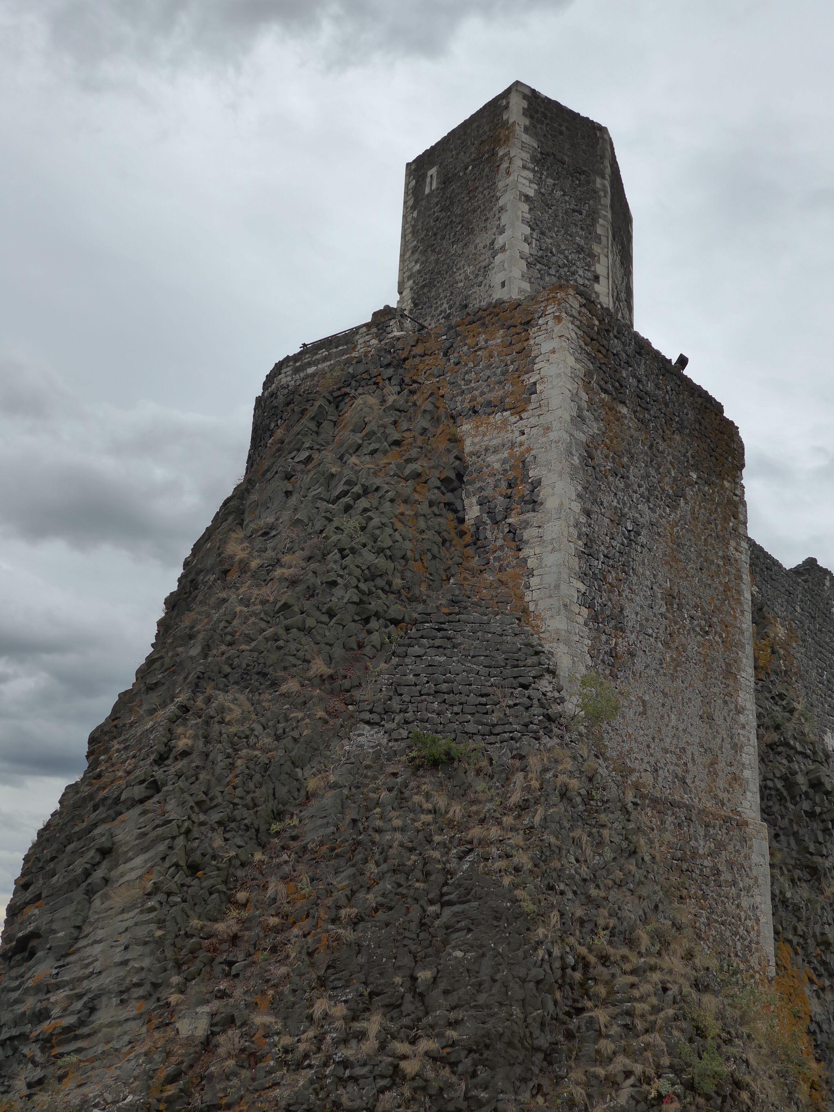 This building is indexed in the Base Mérimée, a database of architectural heritage maintained by the French Ministry of Culture, under the reference PA00116757 .