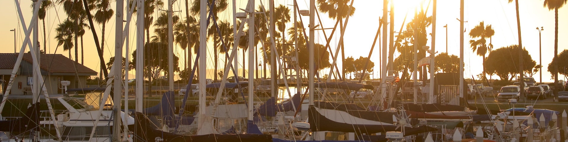 Ventura Harbor que inclui uma marina