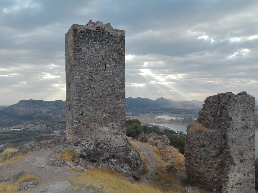 Alange Castle
Alange is a municipality located in the province of Badajoz, Extremadura, Spain. As of 2017 the municipality has a population of 1,891 inhabitants.
It is home to Roman baths (still active) a medieval castle (but of Roman origins), located on a hill commanding the Matachelriver. It was held by the Order of Santiagofrom the 1240s, and was abandoned in 1550.