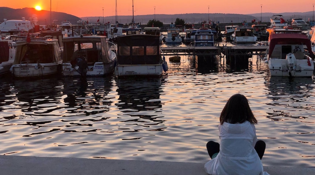 Enjoying sunset in Ăanakkale marina