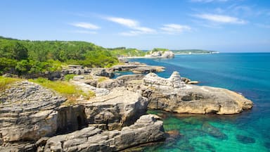 A coastal town in the district of Kandira in Izmit. It is surrounded by forests and has incredible rock formations brought into the mines by the waves.