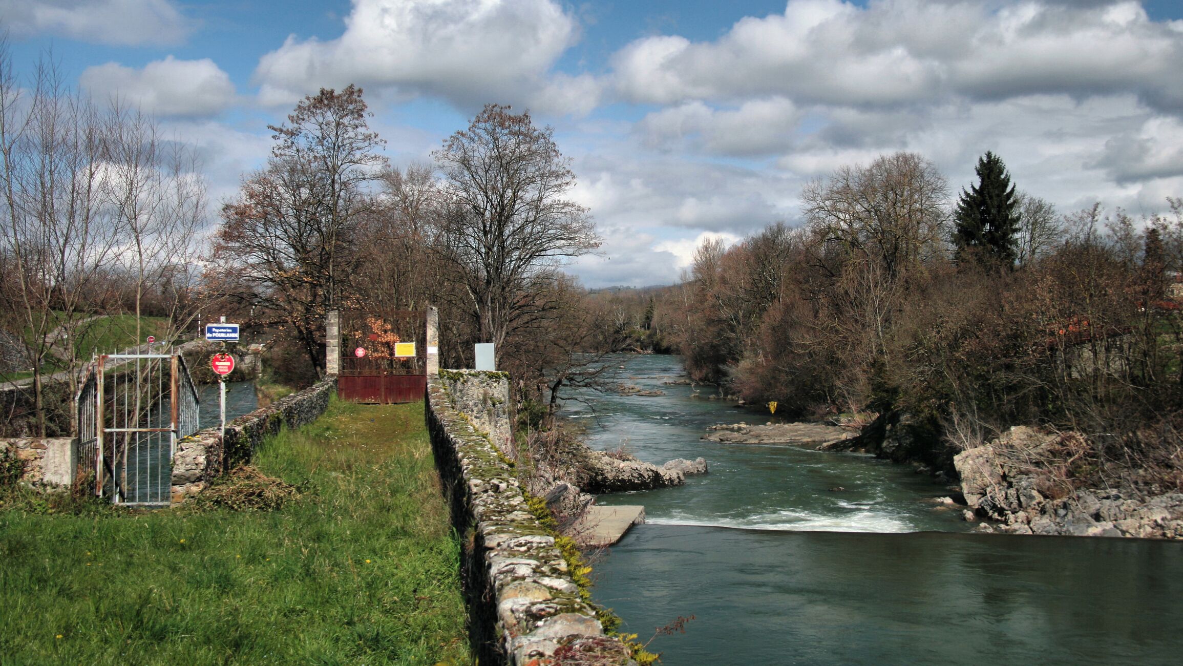 Saint-Lizier - Canal de la papeterie de Pourlande.