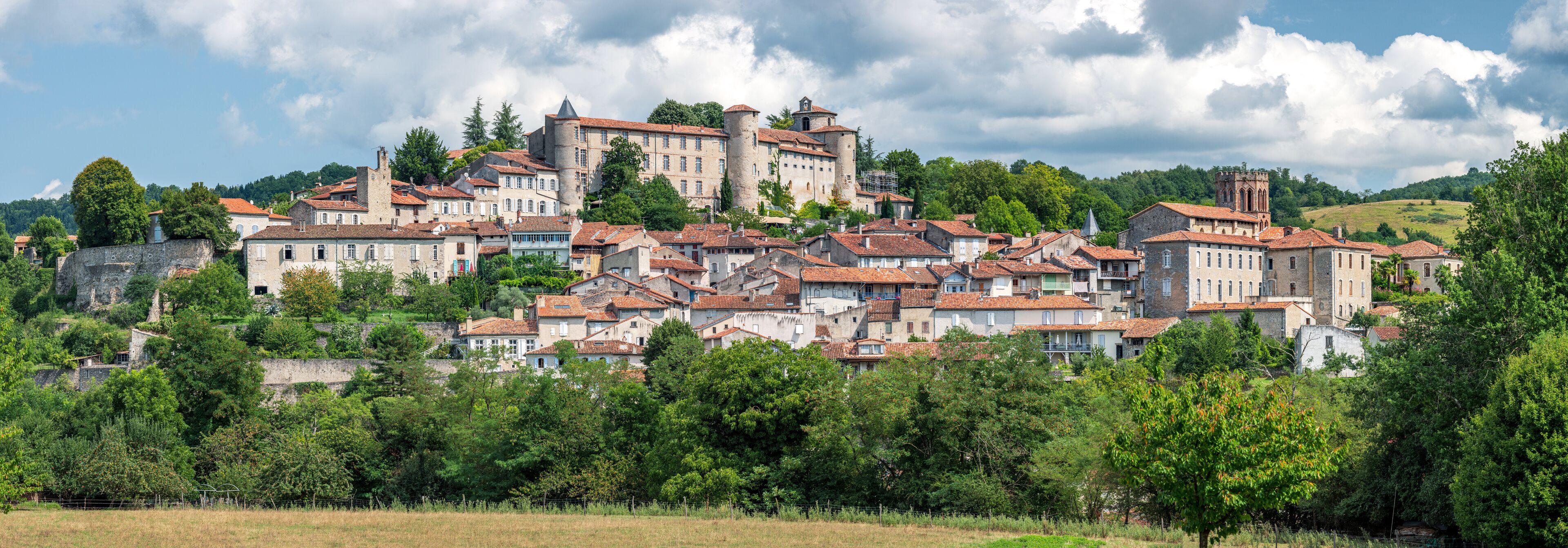 Palais des évêques de Saint-Lizier lieux célèbres à visiter dans le sud-ouest de la France 