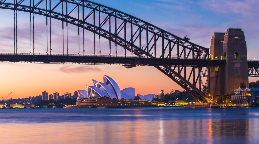 Blues point is the perfect spot for sunrise. It’s not as busy as other spots and you can get great shots of the city skyline, bridge and Opera House