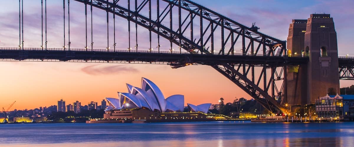 Blues point is the perfect spot for sunrise. It’s not as busy as other spots and you can get great shots of the city skyline, bridge and Opera House