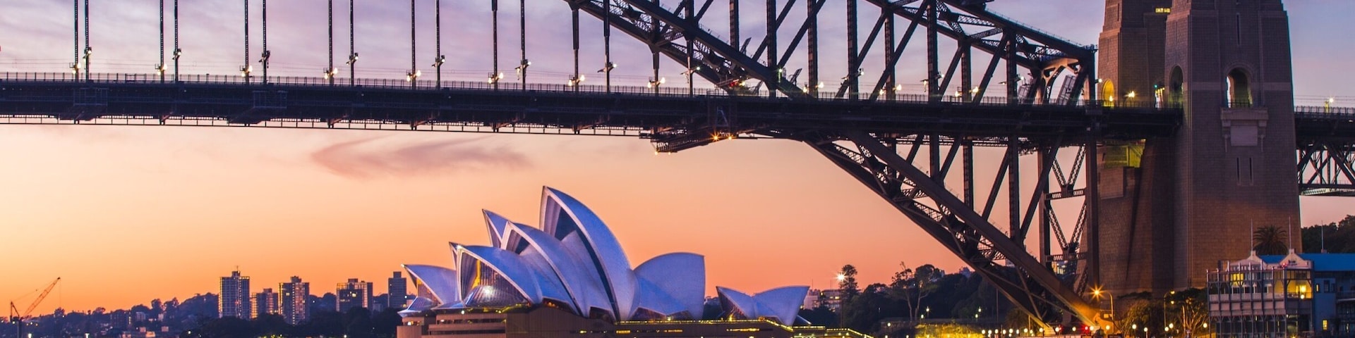 Blues point is the perfect spot for sunrise. It’s not as busy as other spots and you can get great shots of the city skyline, bridge and Opera House