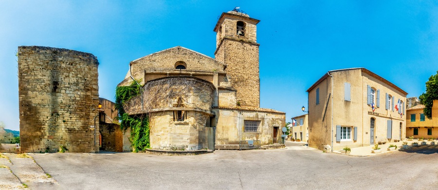 Stadtzentrum von Mormoiron in der Provence
