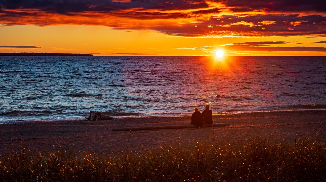 Sunset Sun in the beach of Agawa Bay in Lake Superior Provincial Park, Algoma, Ontario, Canada