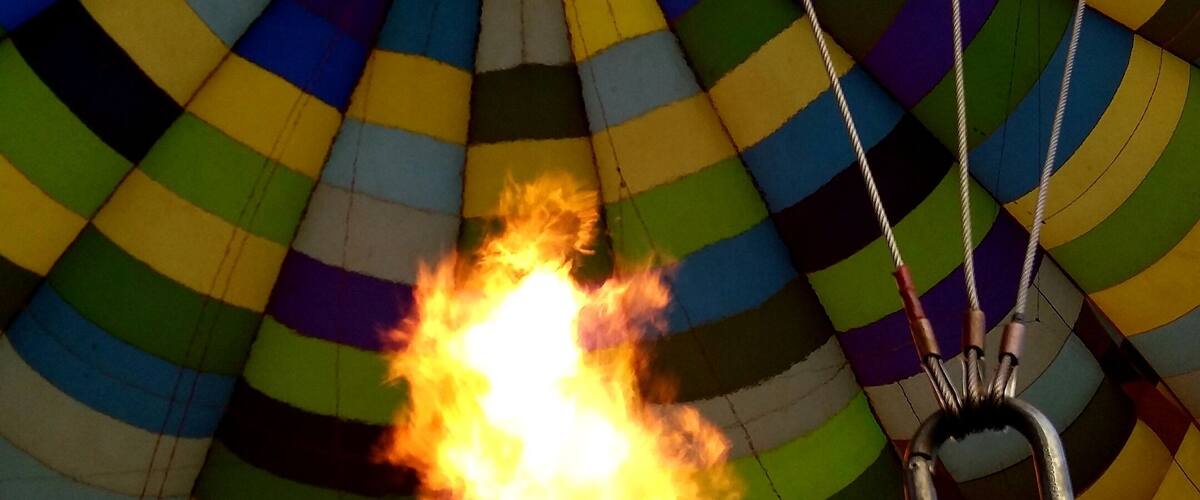 A 4am start results in an amazing flight over the Magaliesburg.. Bill Harrops continues to be the best in Hot Air ballooning
#LifeAtExpedia
#patterns