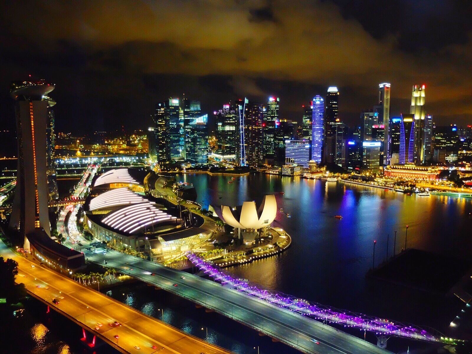 Singapore flyer by night. #city #lights 