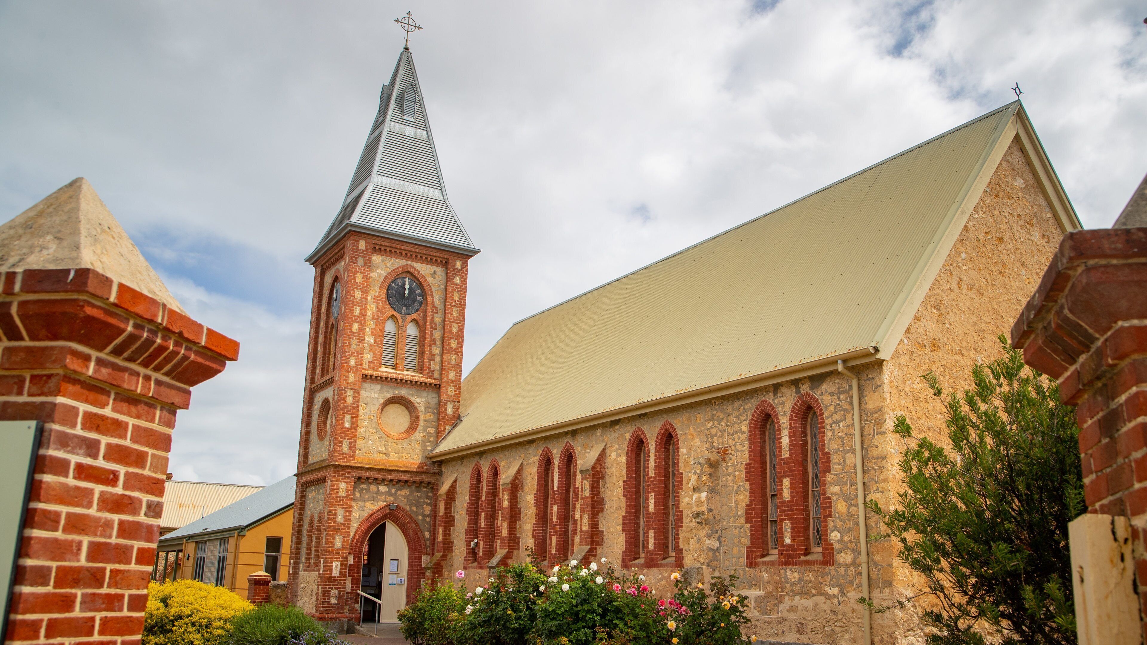Goolwa showing a church or cathedral and heritage architecture