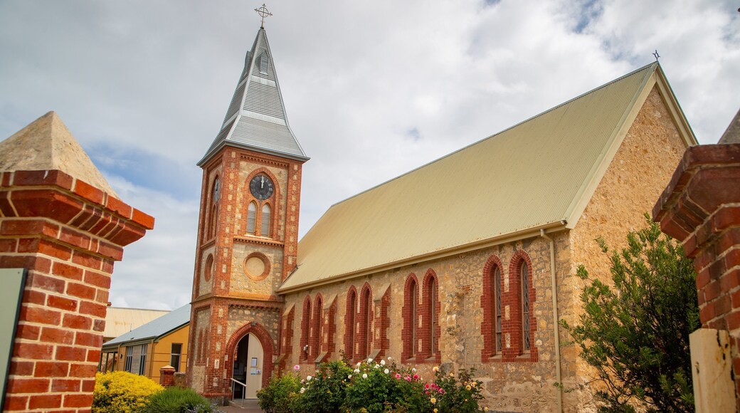 Goolwa showing a church or cathedral and heritage architecture