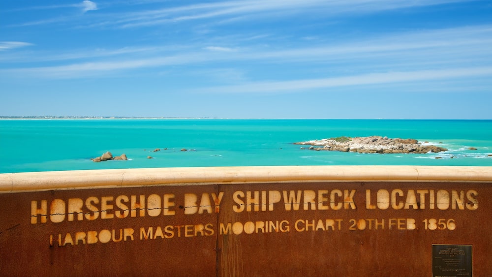 Une carte indiquant l’emplacement d’une épave dans la baie de Horseshoe, avec ses eaux turquoise et ses affleurements rocheux.