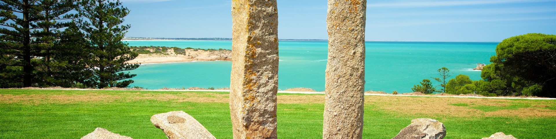 Port Elliot mostrando um monumento e paisagens litorâneas