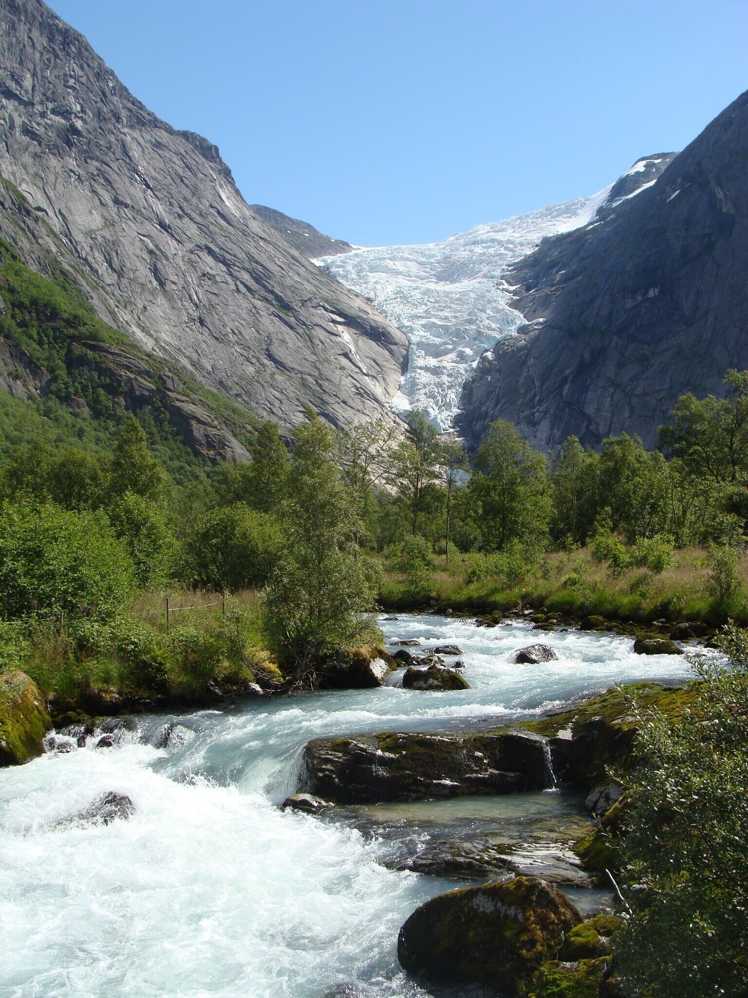Amazing place where you can hike to Briksdal glacier with stunning views all the way of mountains, rivers and waterfalls. A nature lovers dream

#olden #norway #glacier #Jostedal #nature #nationalpark # fjords #norwegianfjords #scenery #mountains #river 