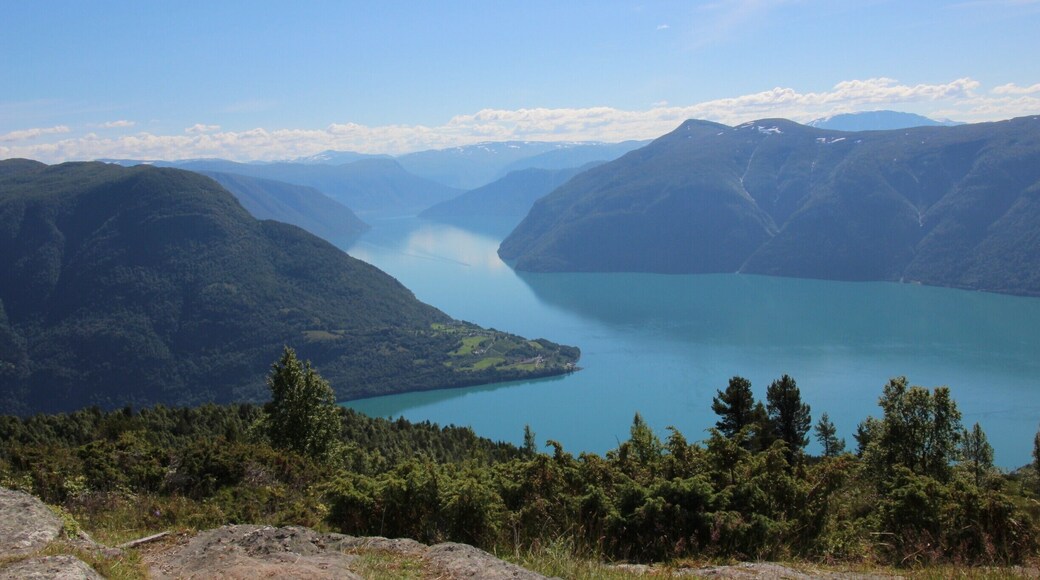 It's almost breathtaking. Walk in fresh air, views on the way and after two kilometres you reach this view. Half way to Molden where you can view the Sognefjorden from a different angle. #lifeatexpedia