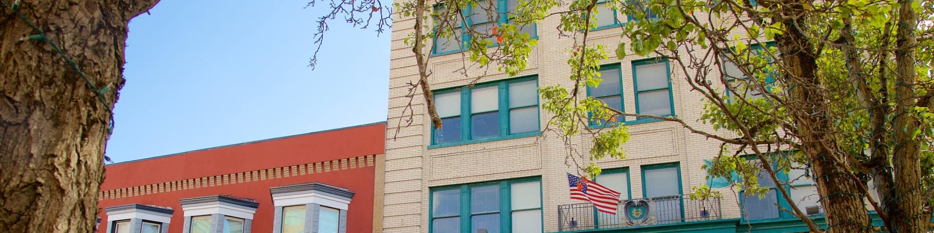 Vancouver featuring heritage architecture and street scenes