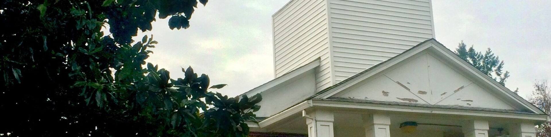 A beautiful little church which I pass by at least once a week. Finally got out of my car to take a picture.