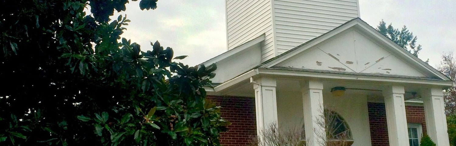 A beautiful little church which I pass by at least once a week.  Finally got out of my car to take a picture.