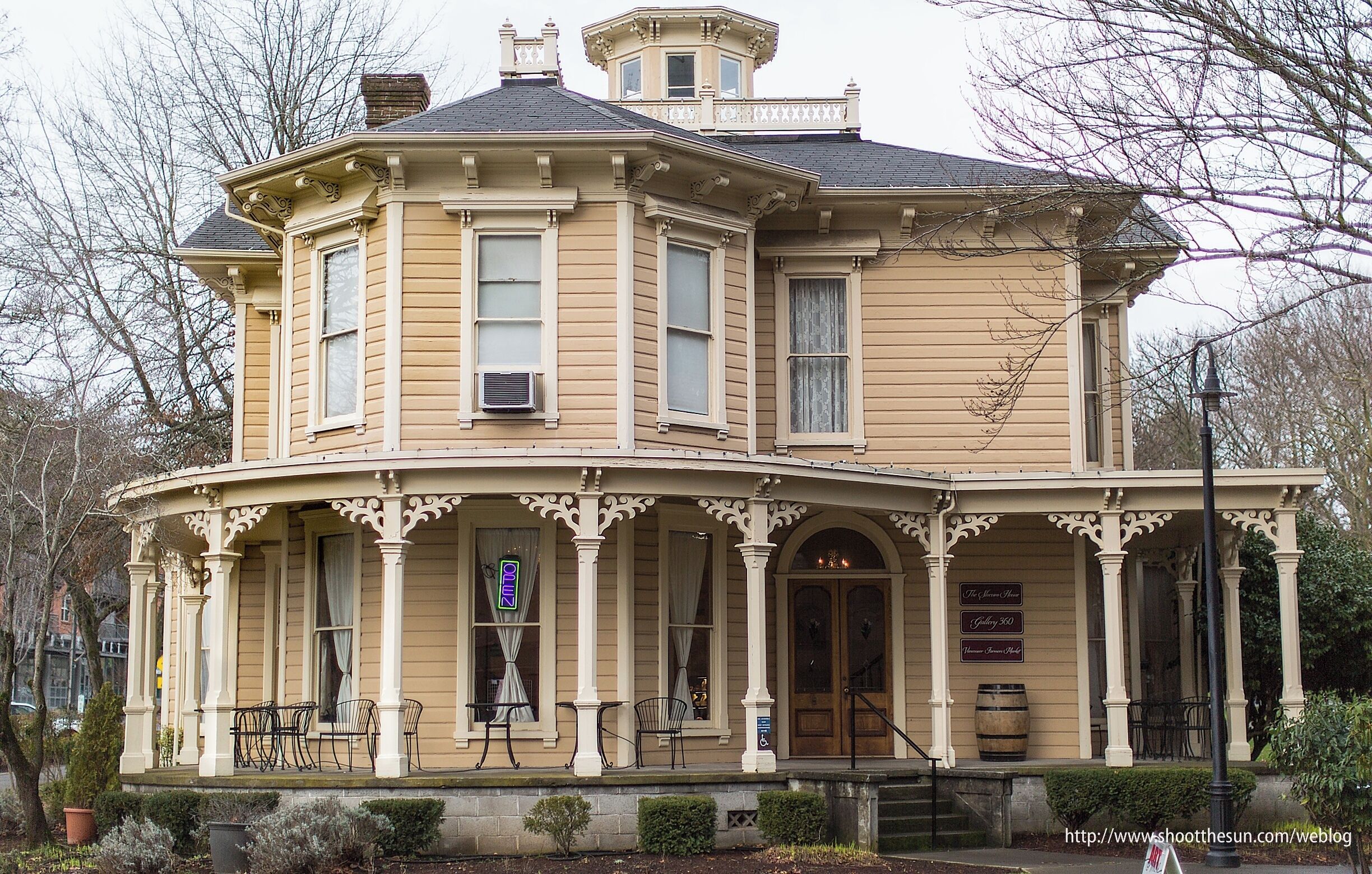 No longer a theater, this is now a gallery and the offices of Vancouver's Farmers Market.

But it has a storied past, and in 2017 will be 150 years old.

https://en.wikipedia.org/wiki/Slocum_House_%28Vancouver,_Washington%29