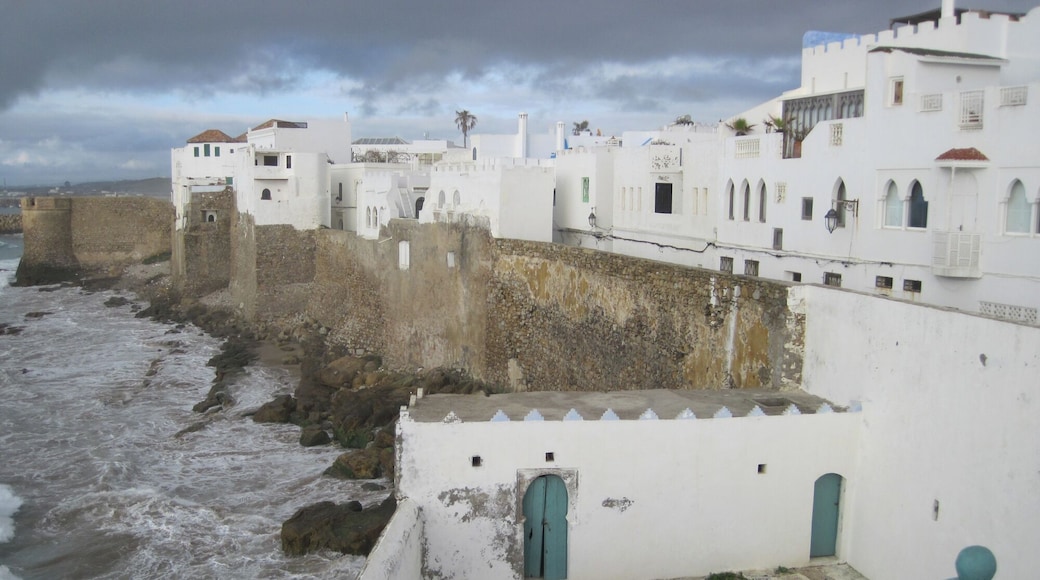Wander the streets of the medina and stumble across murals, contributions left behind by groups of international artists attending the Asilah Arts Festival every August.