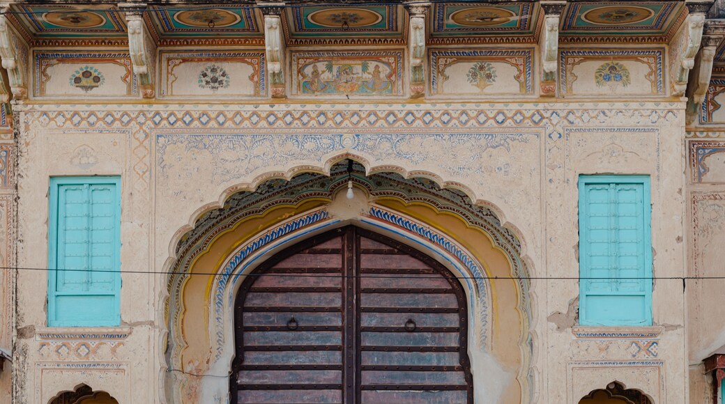 detail of the facade of the cathedral