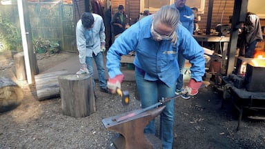 In Barrytown you can make your own knife in a day. Of course you get plenty of help from Steve and Robyn. It's really cool to create your own unique souvenir. Definitely recommend it!