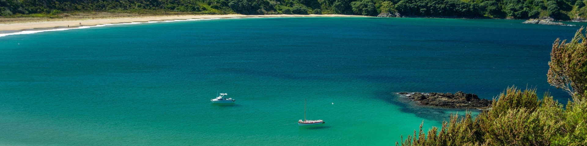 Doubtless Bay which includes landscape views and general coastal views