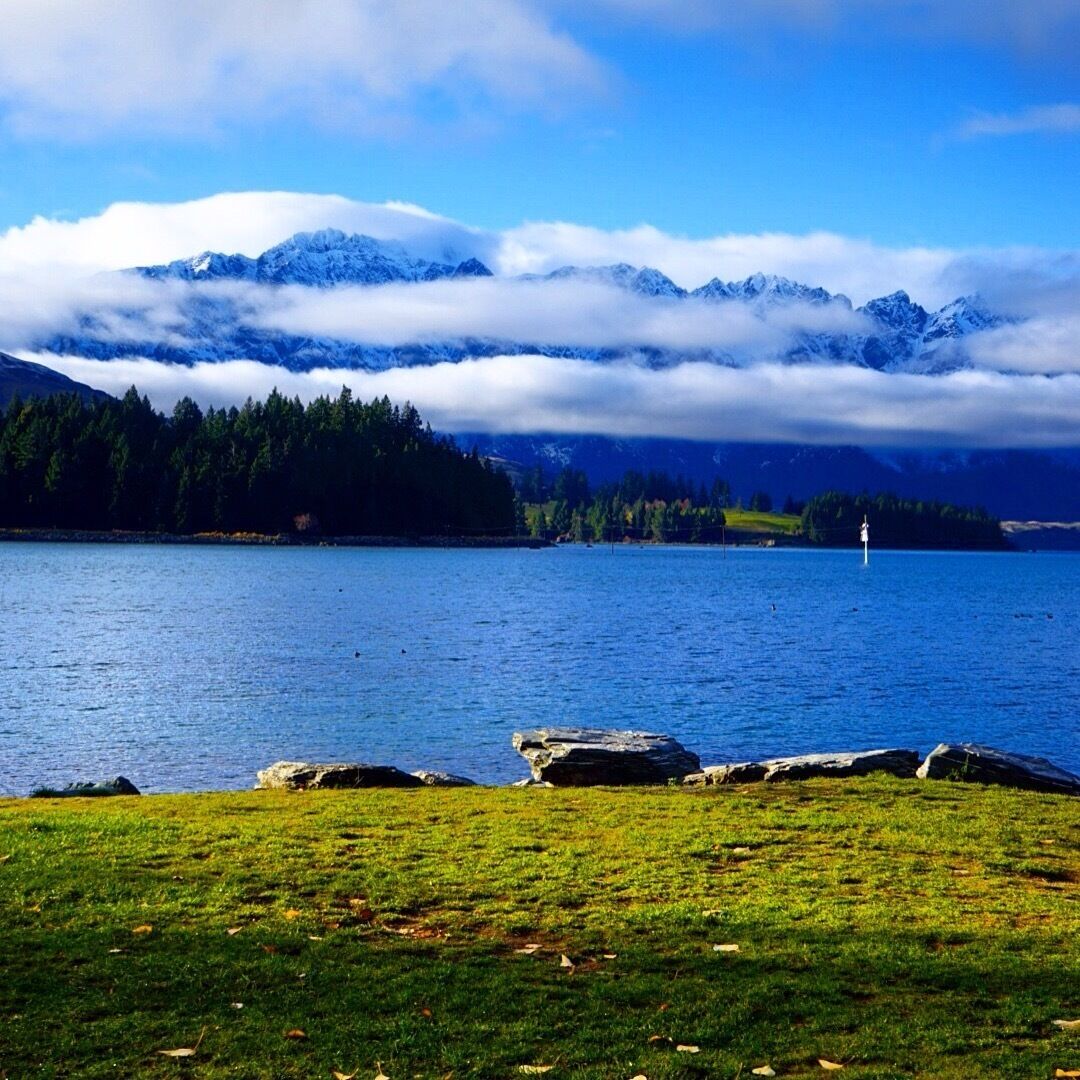 The drive to Arrowtown & Queenstown was absolutely beautiful. The landscape changed all the time - one moment we were driving next to beautiful lakes and lush green fields - only to then find ourselves in a perfect wintery snowy wonderland a few hours later. 
What is your favorite scenic drive in New Zealand? Well...i guess all drives in NZ would be scenic.... :) #alifefullofserendipity #serendipitytess #travel #travelling #travelblogger #nomad #globetrotter #rtw #wanderlust #photooftheday  #adventure  #travelphotography #photo #newzealand #southisland 
#NZmustdo #lake #nature #view #landscape #happiness #cloud #paradise #naturelovers #nature_perfection