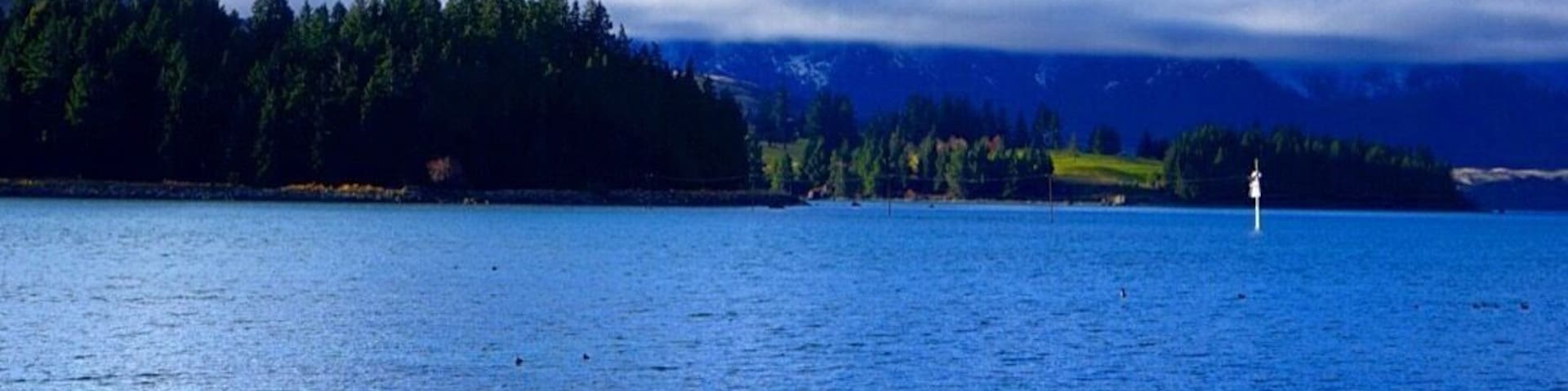 The drive to Arrowtown & Queenstown was absolutely beautiful. The landscape changed all the time - one moment we were driving next to beautiful lakes and lush green fields - only to then find ourselves in a perfect wintery snowy wonderland a few hours later. 
What is your favorite scenic drive in New Zealand? Well...i guess all drives in NZ would be scenic.... :) #alifefullofserendipity #serendipitytess #travel #travelling #travelblogger #nomad #globetrotter #rtw #wanderlust #photooftheday  #adventure  #travelphotography #photo #newzealand #southisland 
#NZmustdo #lake #nature #view #landscape #happiness #cloud #paradise #naturelovers #nature_perfection