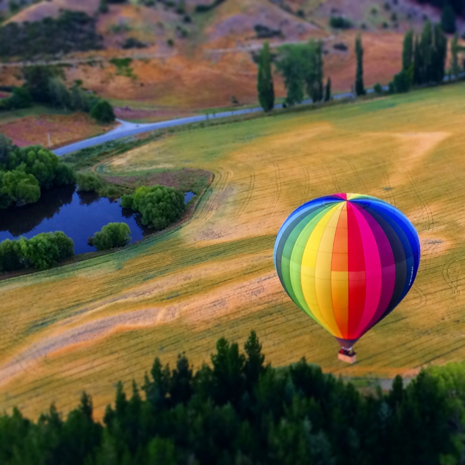 One of the best ways to rise on an early morning in Queenstown. Hot air ballooning with #SunriseBalloons

To catch more of our adventures - follow our journey on www.TheAdventureIsCalling.Com

#NewZealand #Queenstown #Adventure #Nature #Travel #Ballooning
