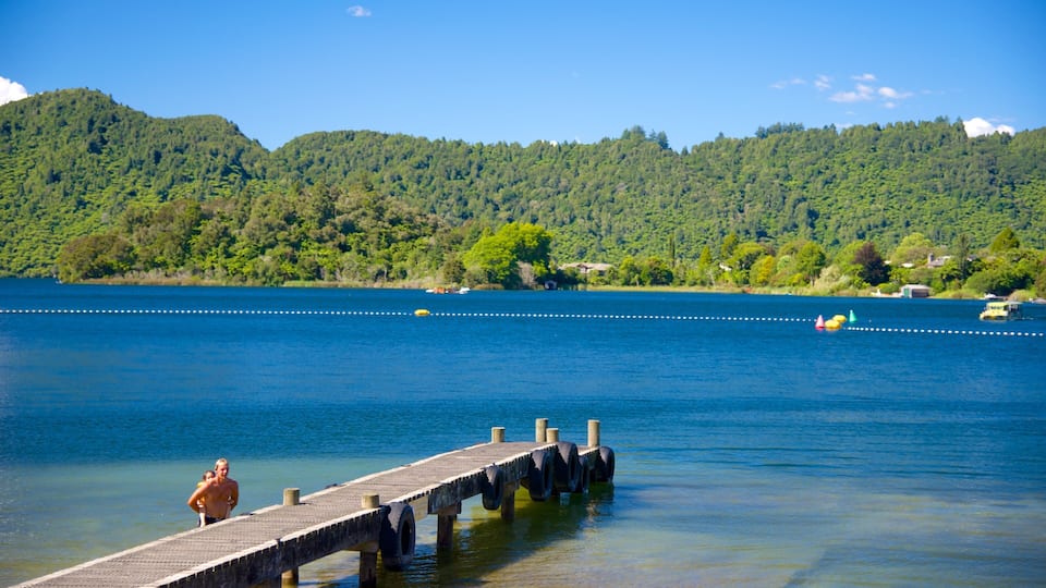 Lake Okareka som inkluderer innsjø