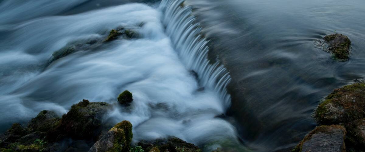 Hardy which includes a river or creek