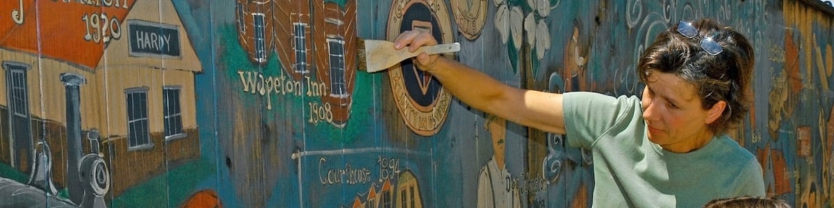 Hardy showing outdoor art as well as a family