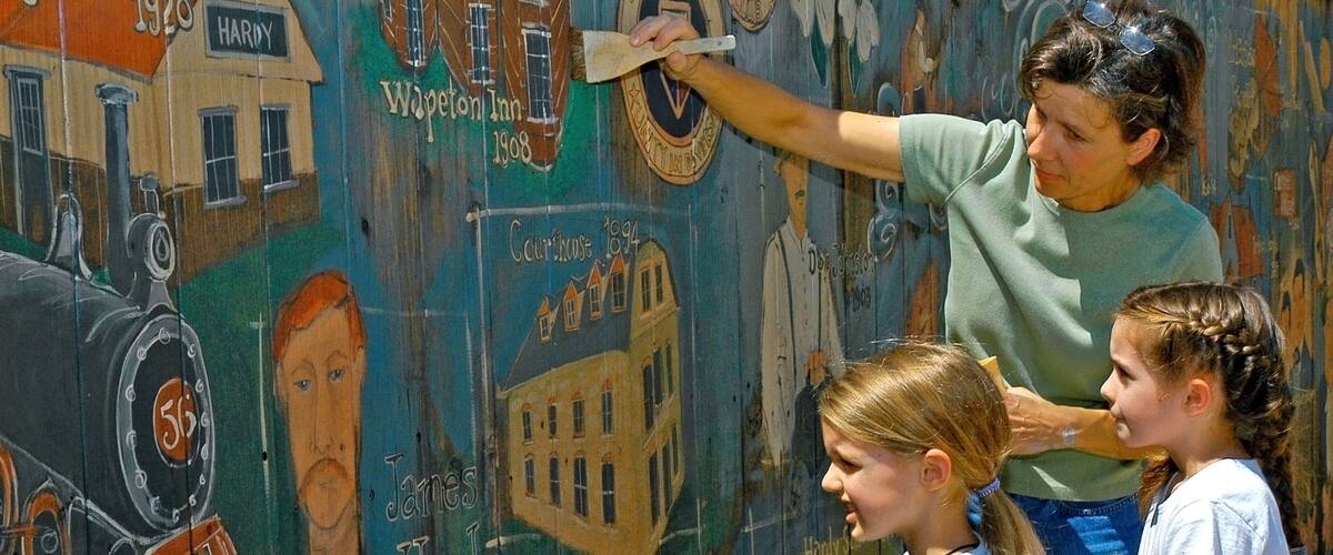 Hardy showing outdoor art as well as a family