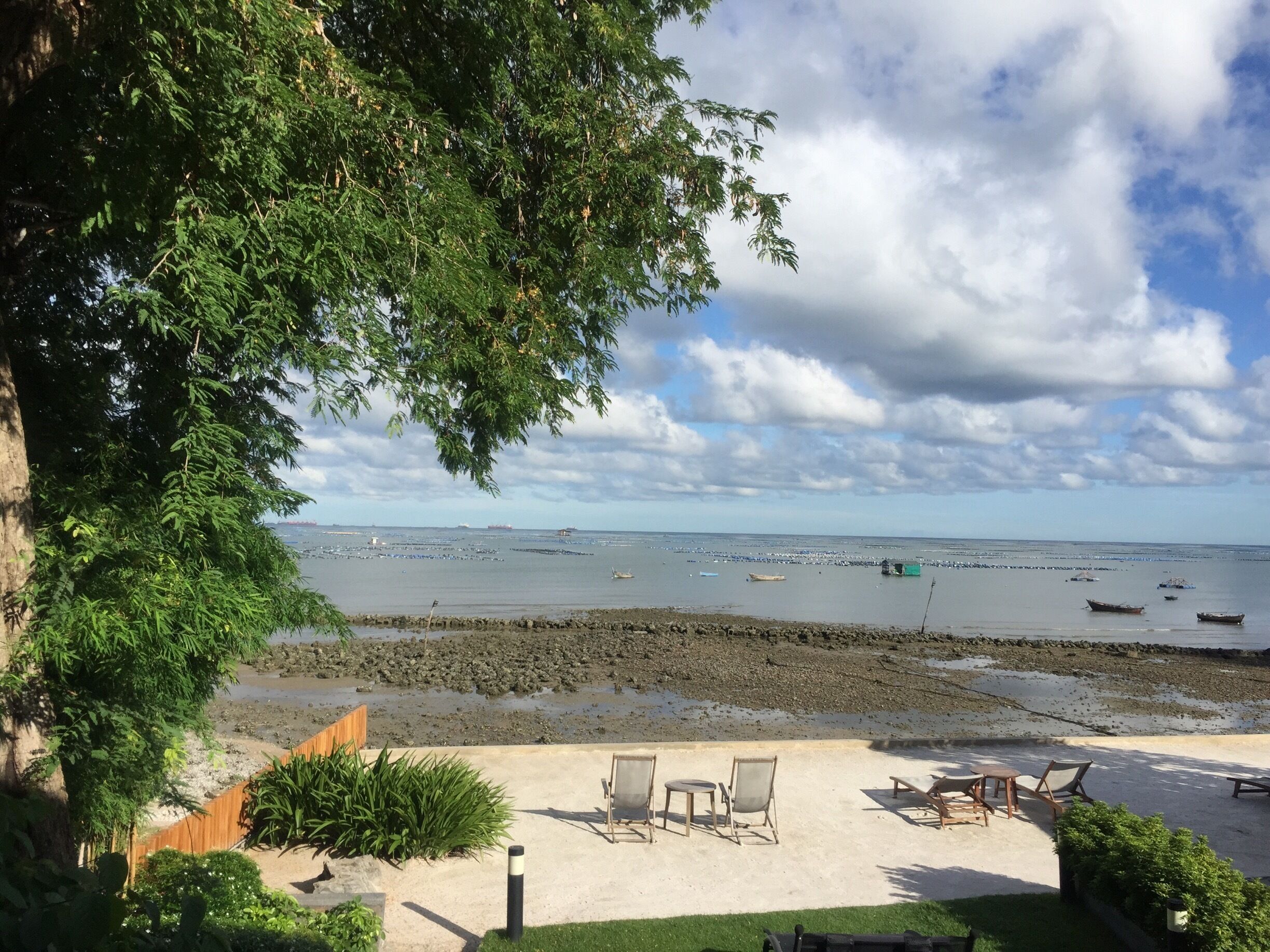 Si Racha on Thailand's east coast may not be everyone's idea of a tourist resort as it is mainly a residential and commercial area serving the region. However, it does have some really good seafood and Japanese restaurants, as well as quiet hotels and serviced apartments worth checking out if you don't want the all-day, all-night hustle and bustle of Pattaya further down the coast.