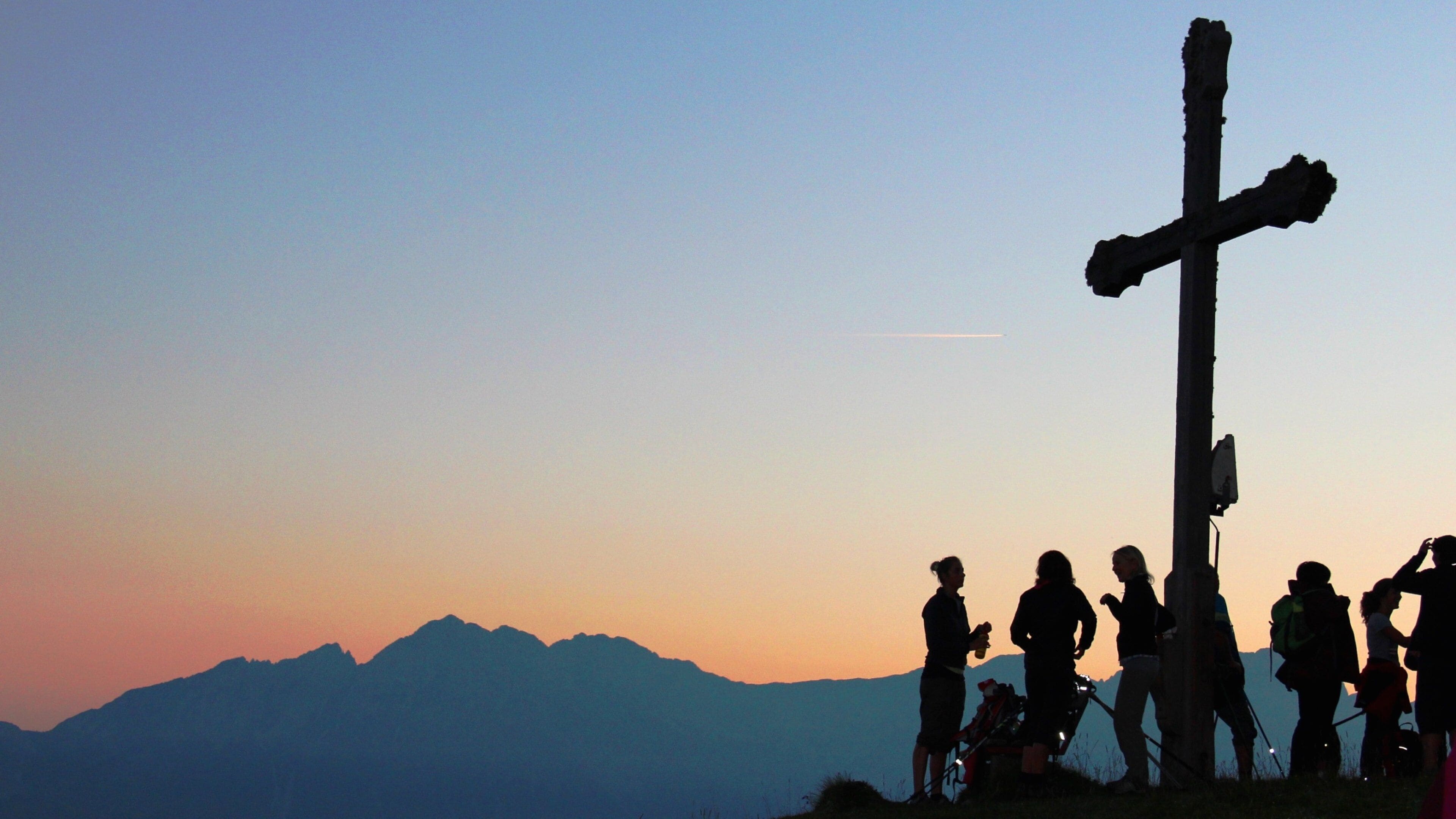 Itter which includes landscape views, mountains and a sunset