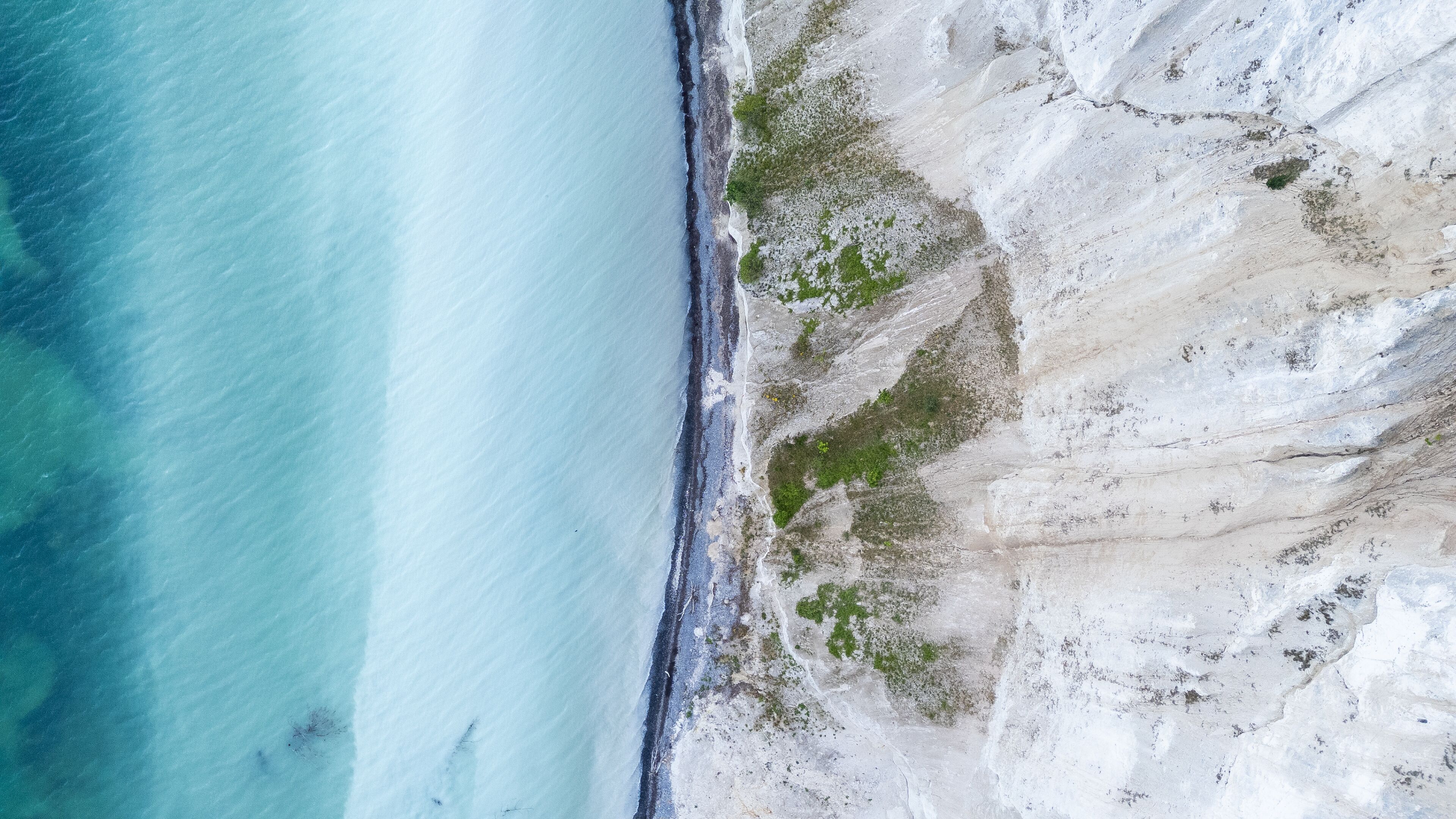 Incroyable paysage sur les falaises de Mons Klint et la mer Baltique au Danemark proche de Copenhague 