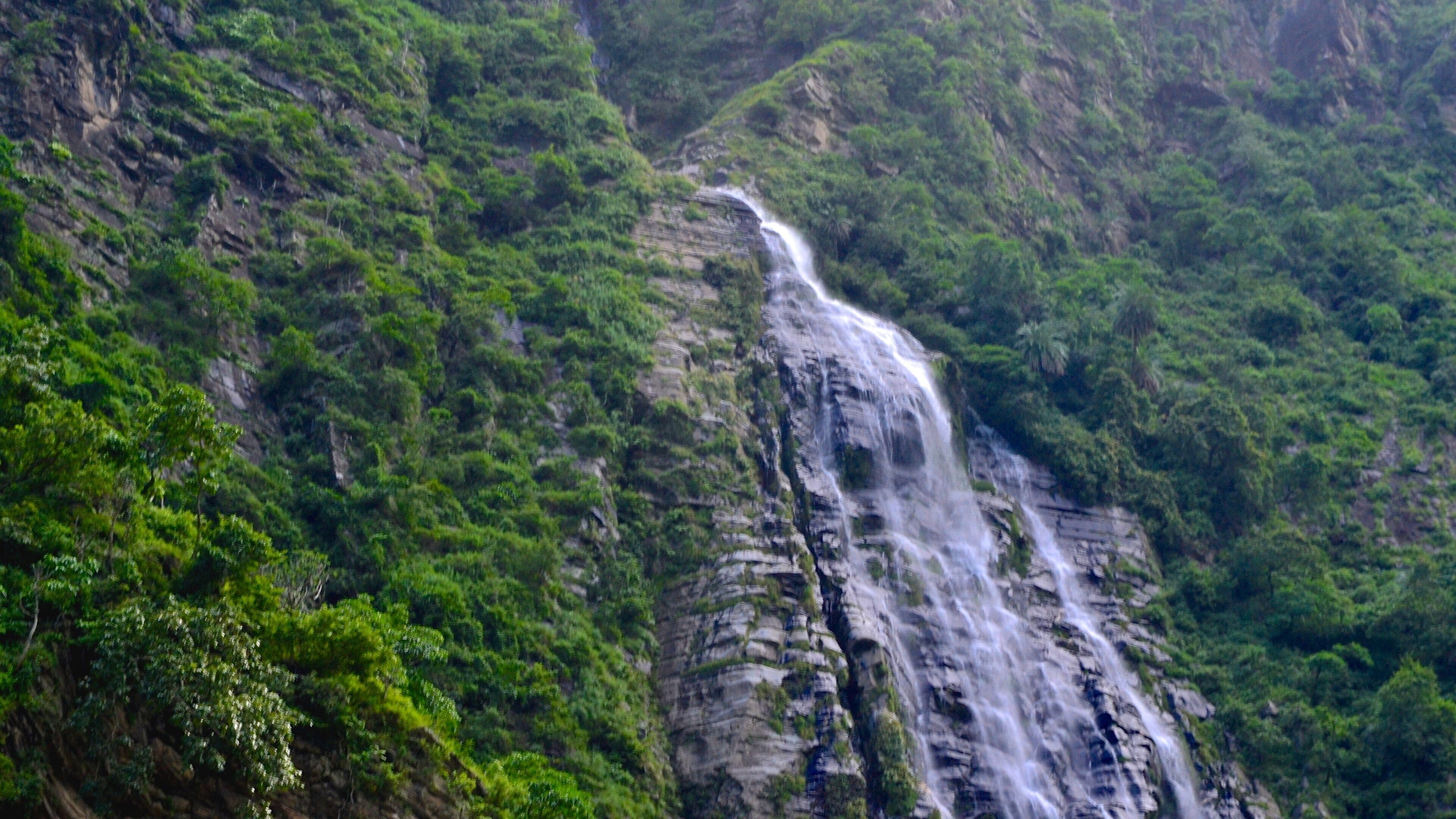 Manali featuring a waterfall