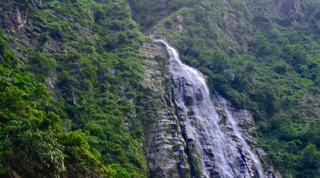 Manali featuring a waterfall