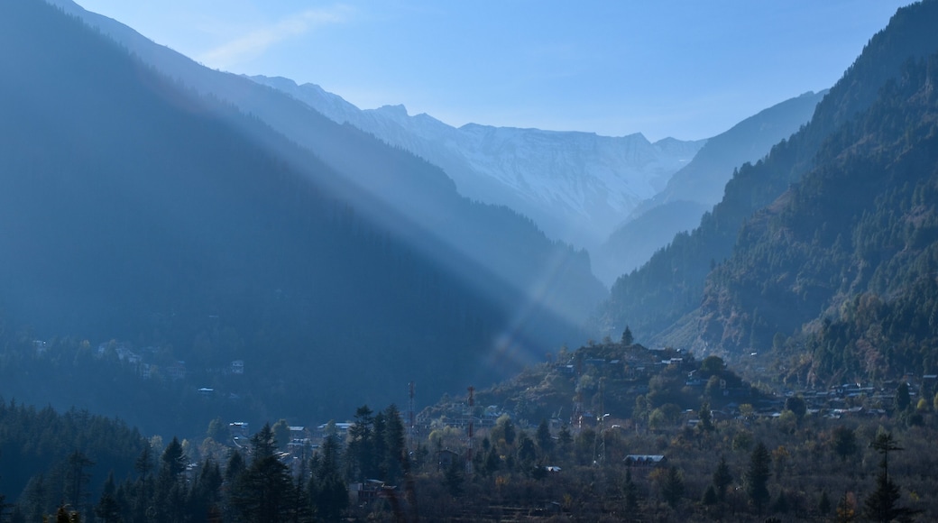 It's blissful when you see such scenes while backpacking in abode of Gods. Presenting Manali, Himachal Pradesh, India !
#Adventure