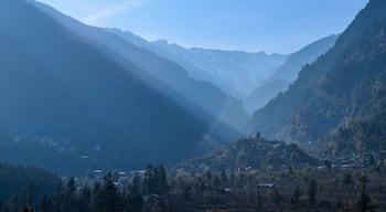 It's blissful when you see such scenes while backpacking in abode of Gods. Presenting Manali, Himachal Pradesh, India !
#Adventure