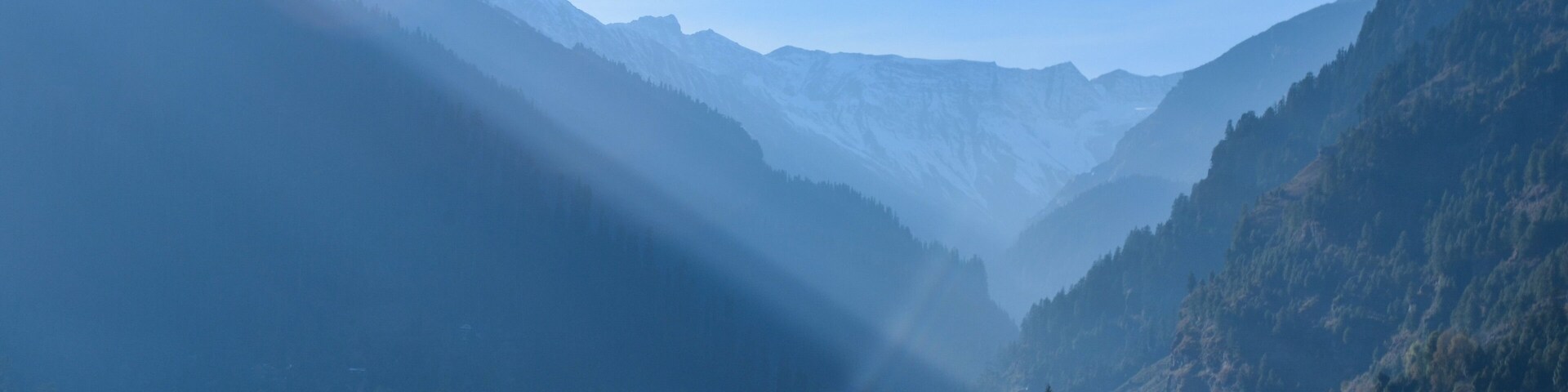 It's blissful when you see such scenes while backpacking in abode of Gods. Presenting Manali, Himachal Pradesh, India !
#Adventure