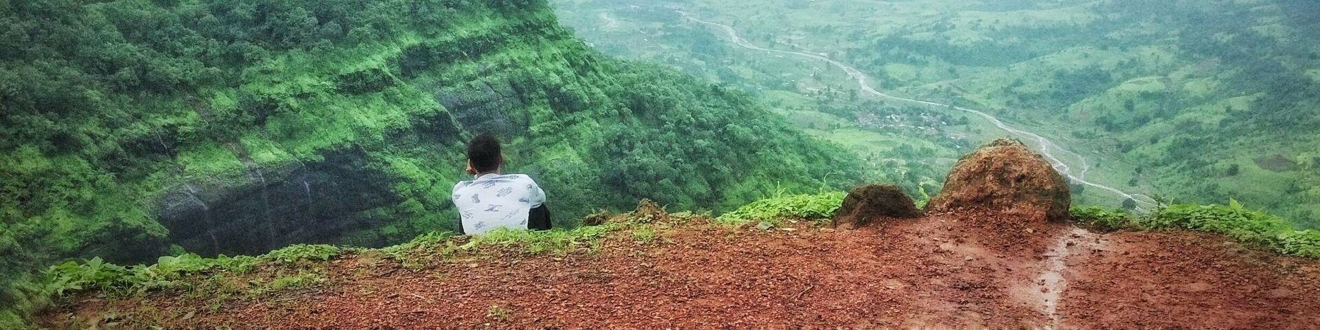 This picture was taken at Monkey point in Matheran .It's a place that makes your soul dance to it's faint rythms.
It's not just about your travel journeys .So, why don't you stop for a while to look at the jaunt of mother nature too. ❤