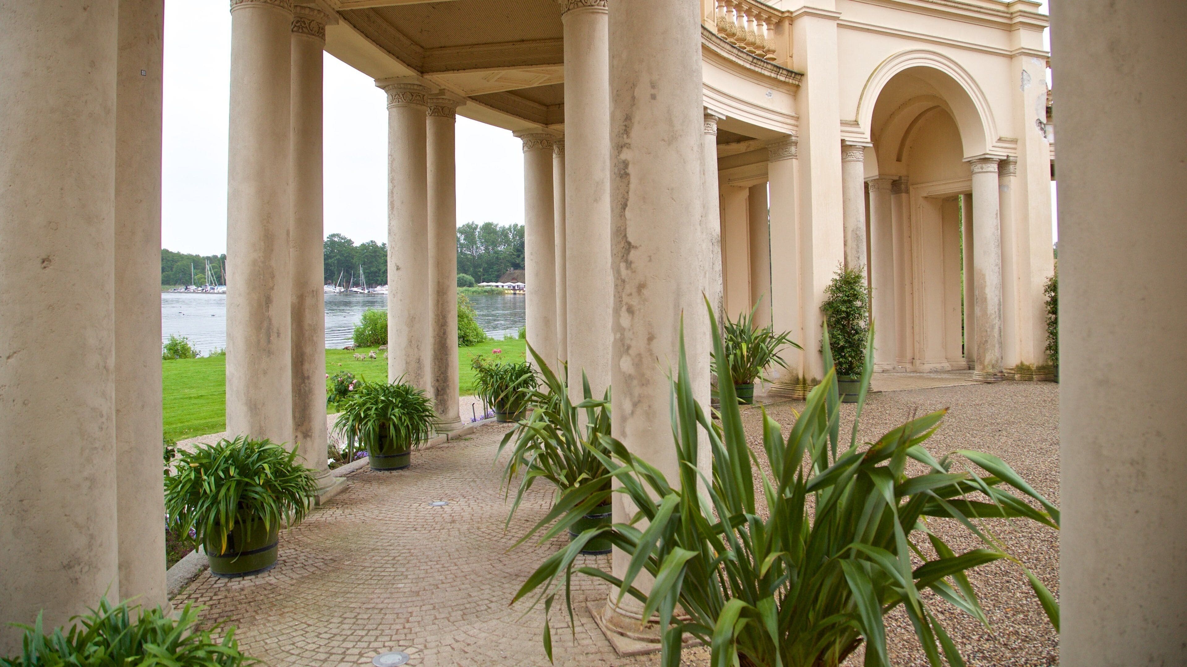 施華林城堡 设有 傳統元素