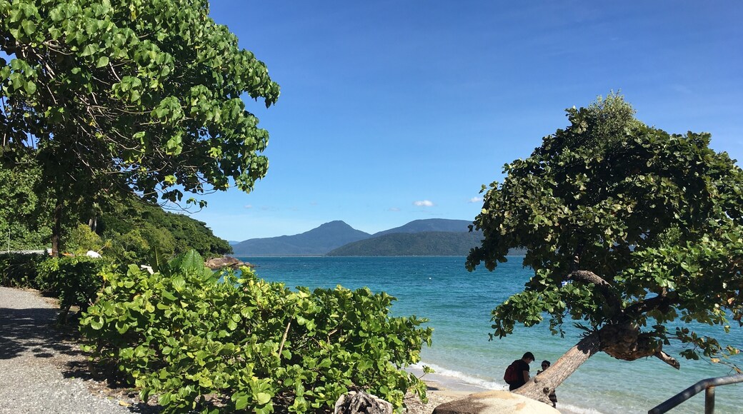 Wow wow wow! An absolutely stunning island. We snorkeled, paddle boarded and walked around. If I could spend a week here, I so would #orbitztravel