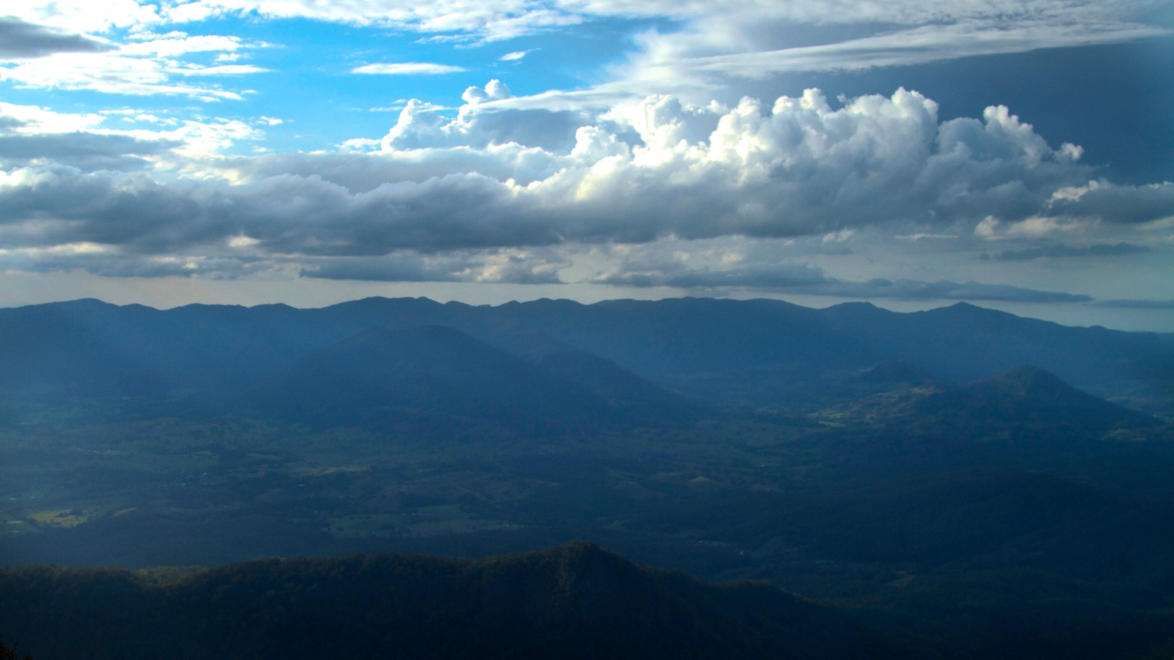 Mount Warning presenterar landskap och dimma