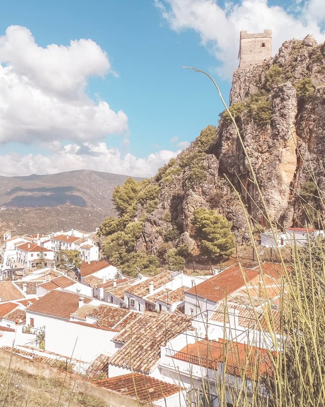 On the route of the white villages I found the most picturesque place of Spain: Zahara de la Sierra

#zahara #andalusia #abdalucia #spain