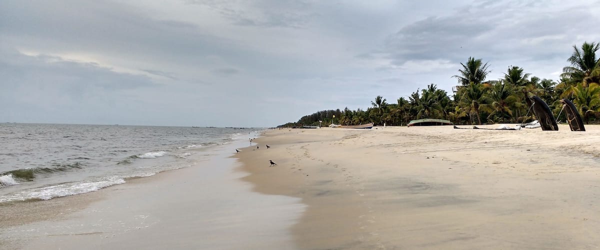 The long , Clear , Clean Mararikulam beach ...